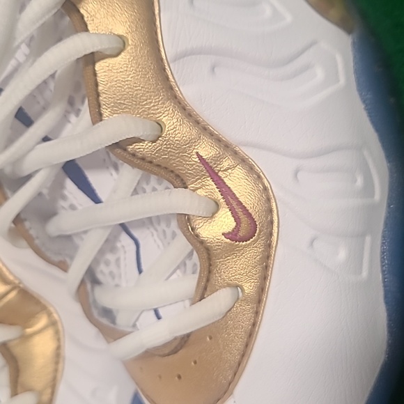 NIKE Shoe Size 8 - Picture 8 of 9